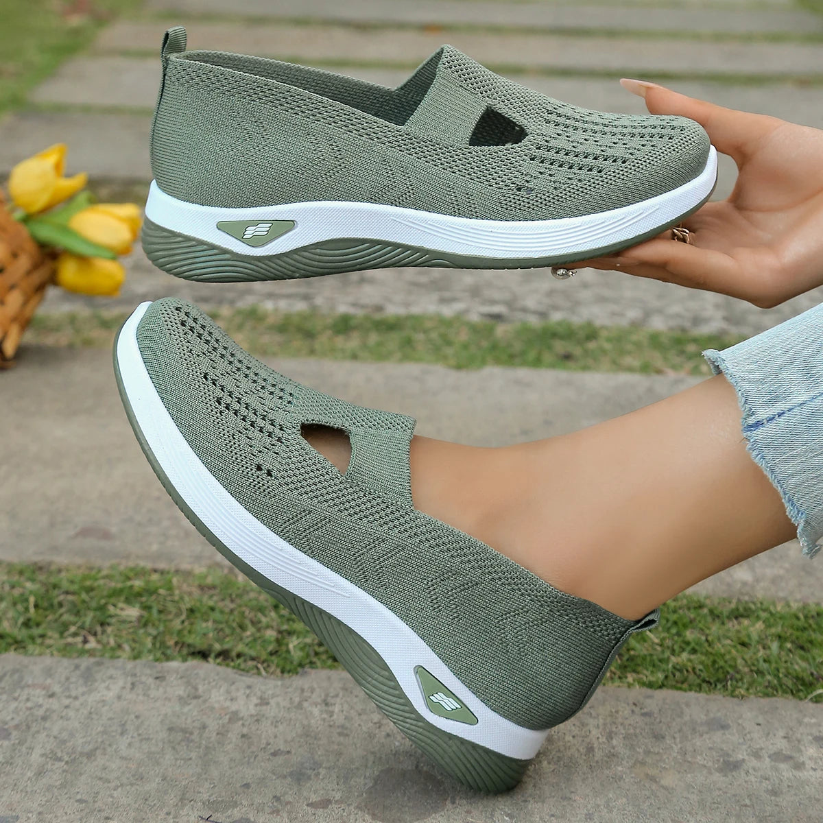Army green / 7.5