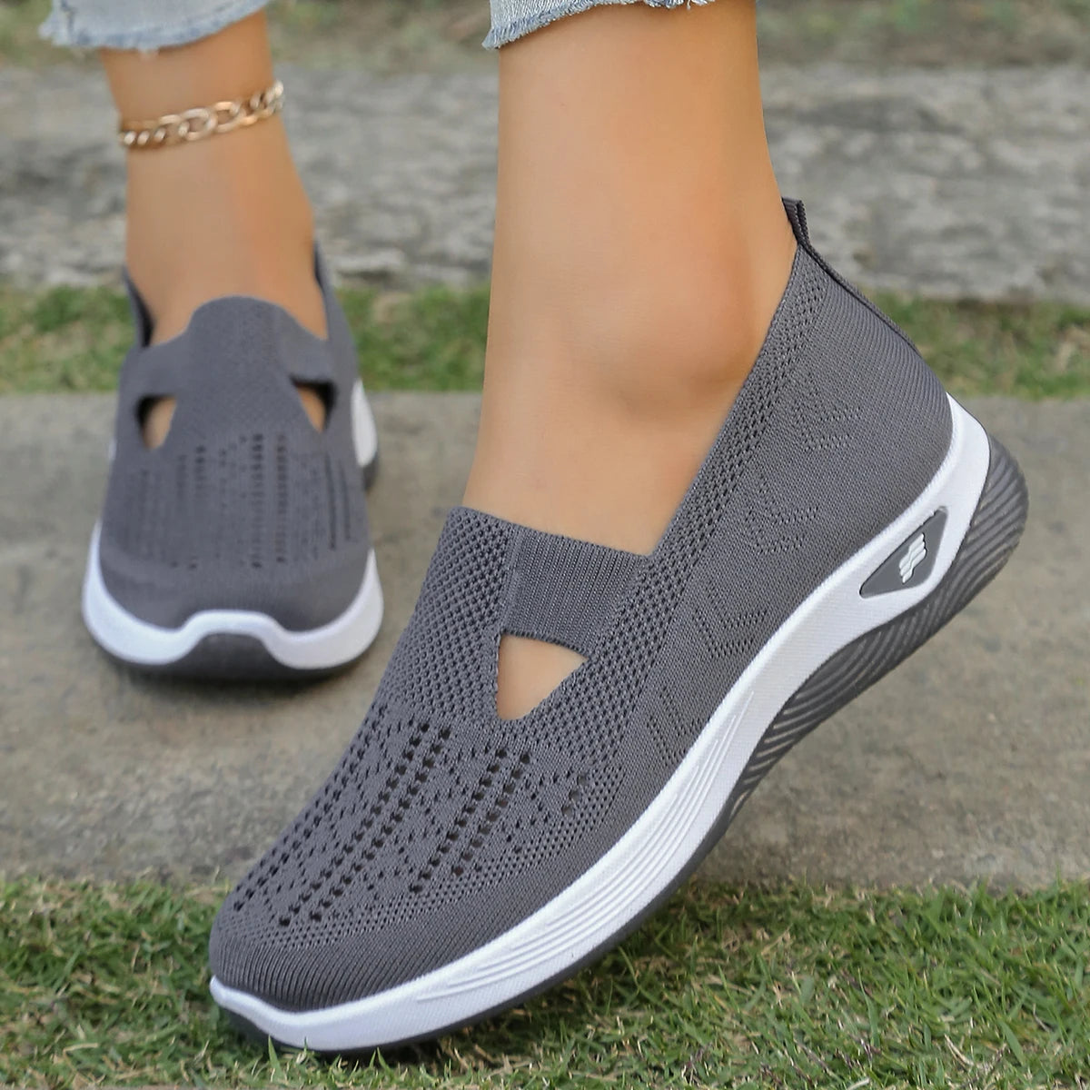 Deep grey / 10