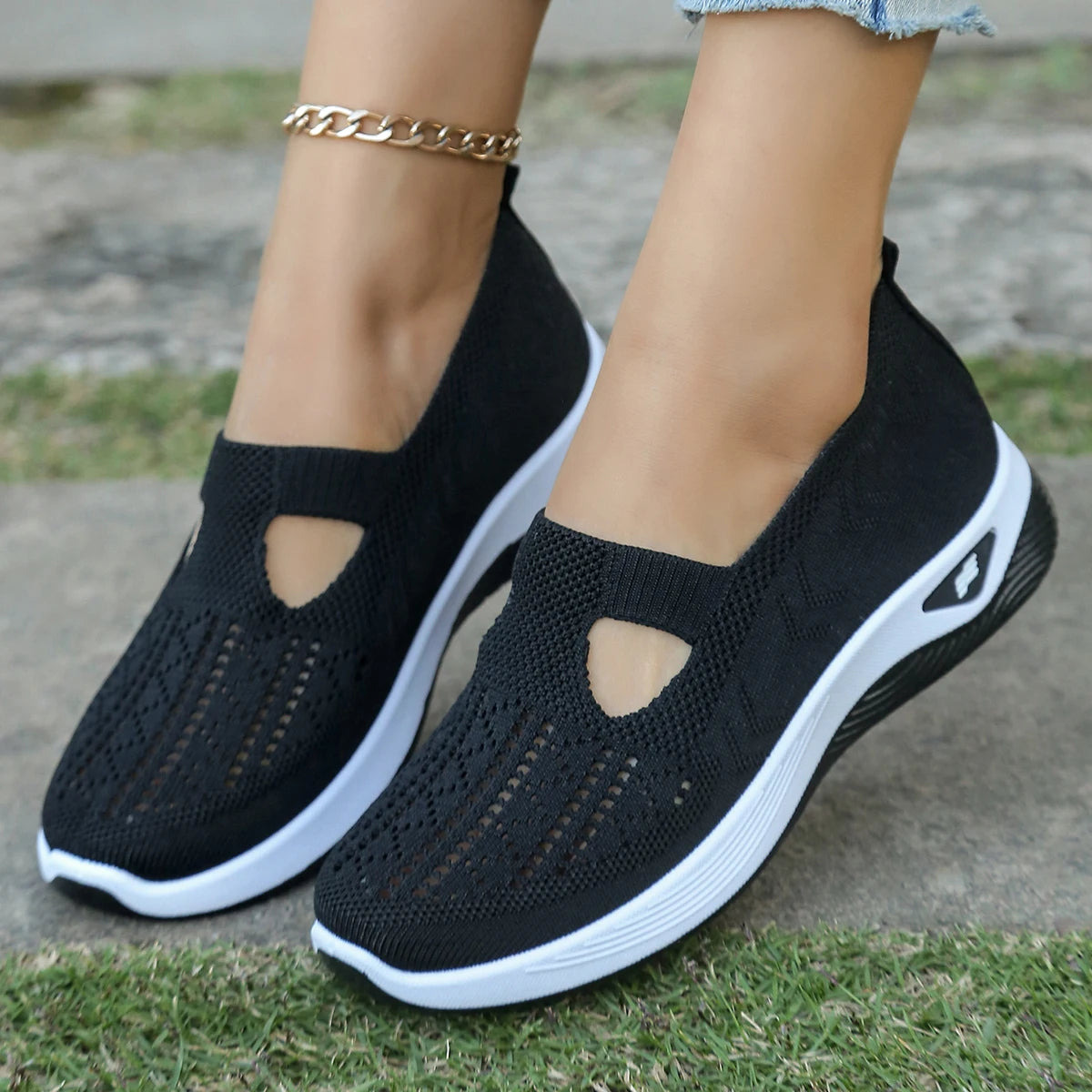 Black / 10