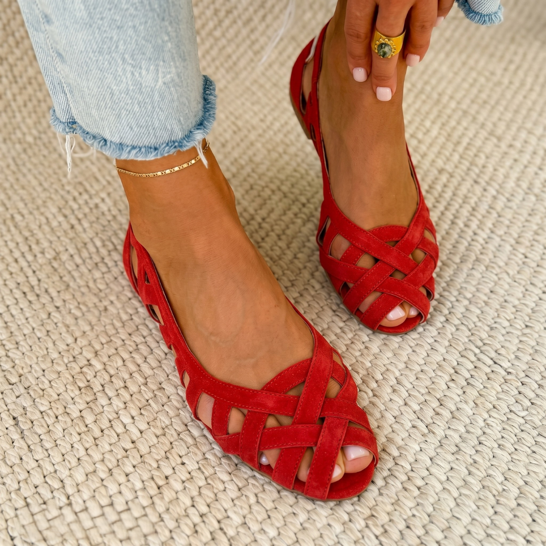 Red / 13 US